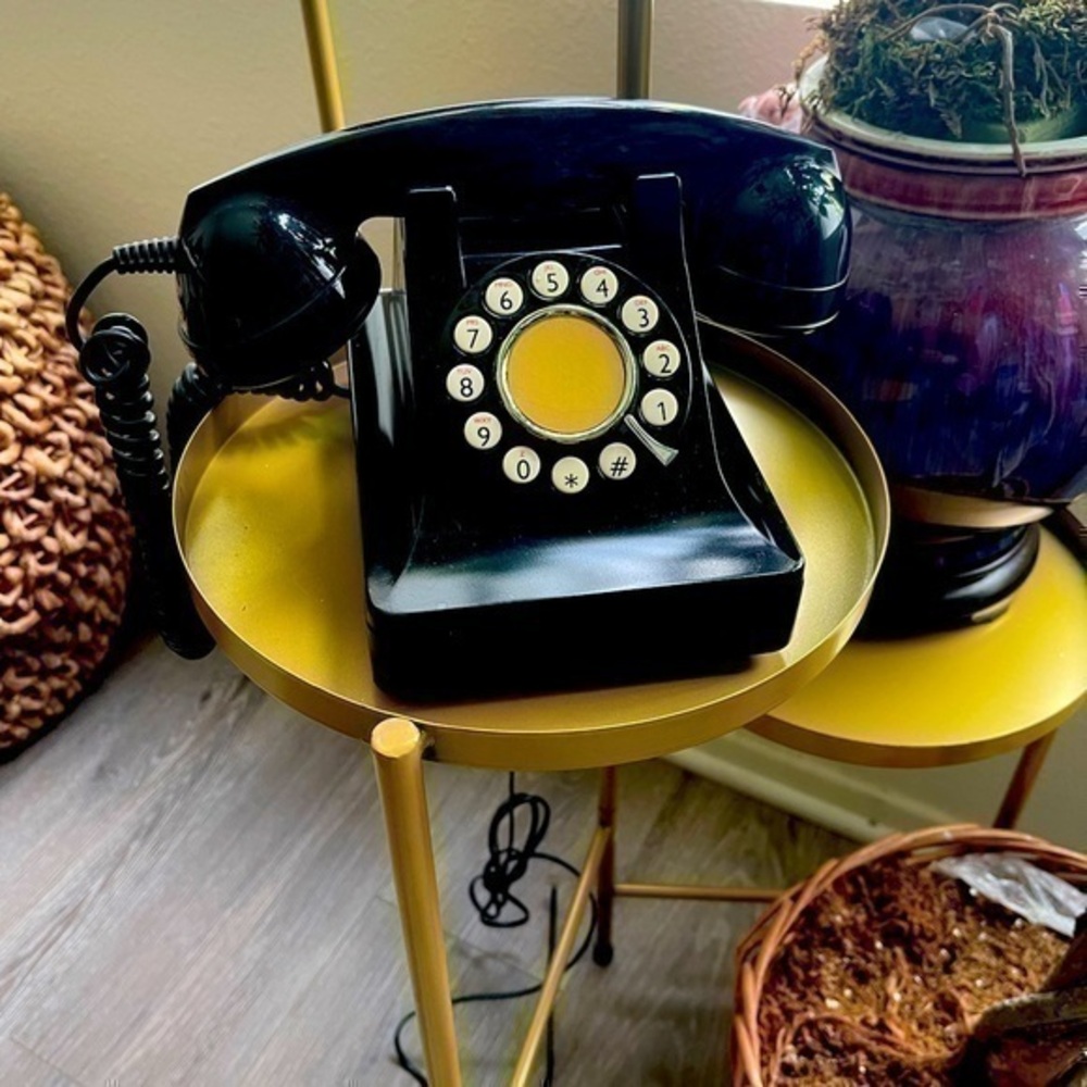 Push button retro phone black